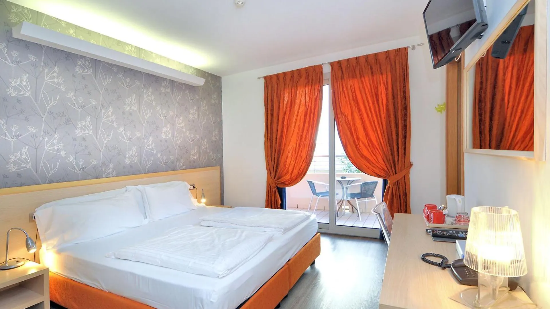 Eco Hotel Cleofe Каорле 3*,  Италия